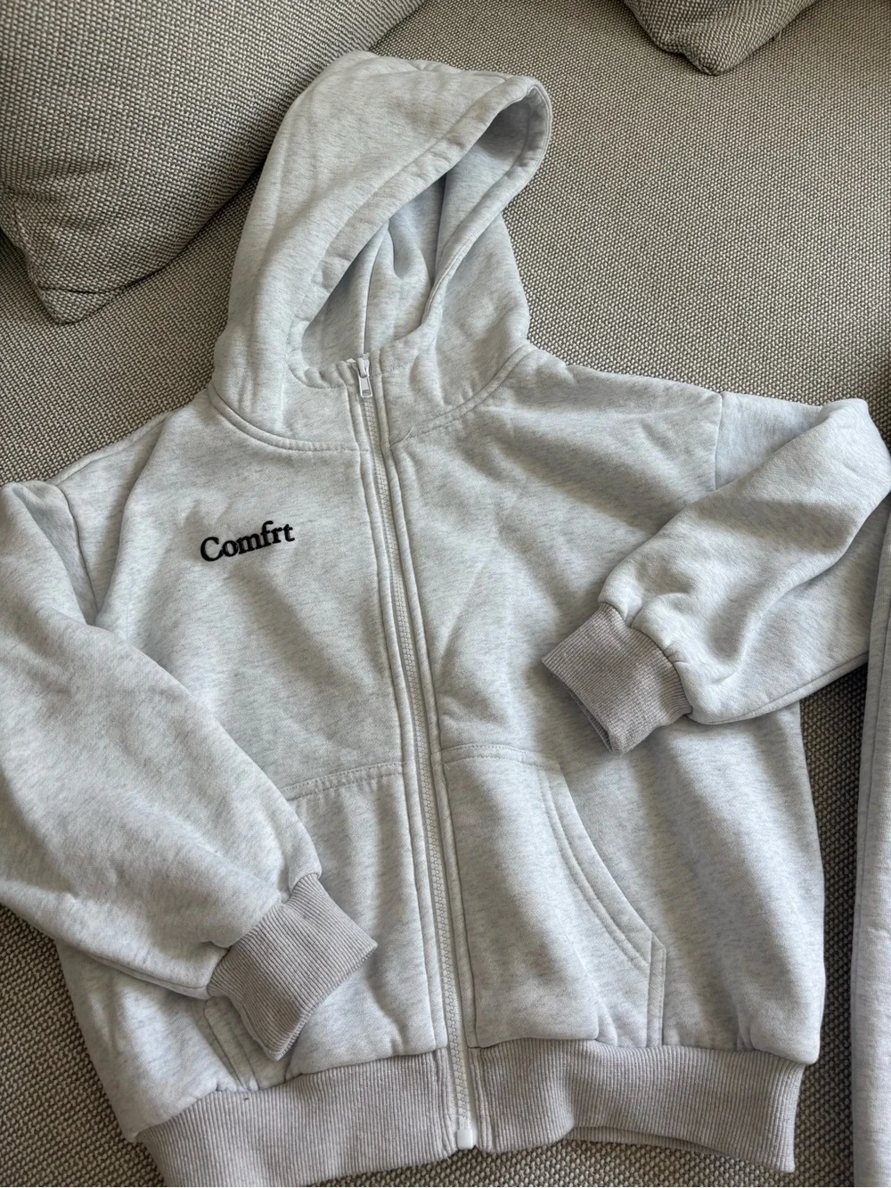 COMFRT Kids Light Gray Hoodie & Sweatpants Matching Set - SIZE M
